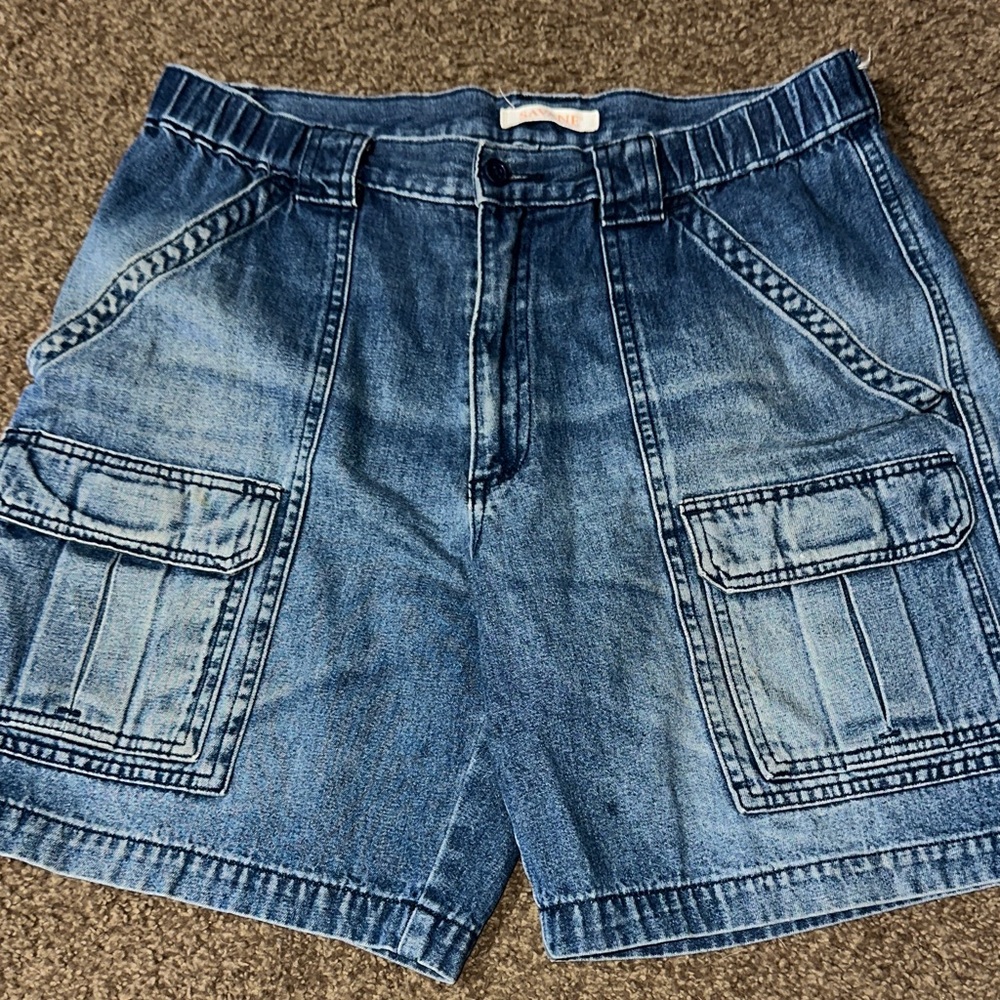 90s Men's Blue Cargo Pocket Denim Shorts 32” waist 7” inseam